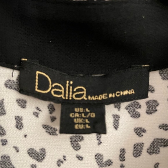 Black and white shirt - Picture 2 of 2